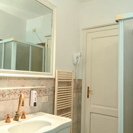 Near With Pool 아시시