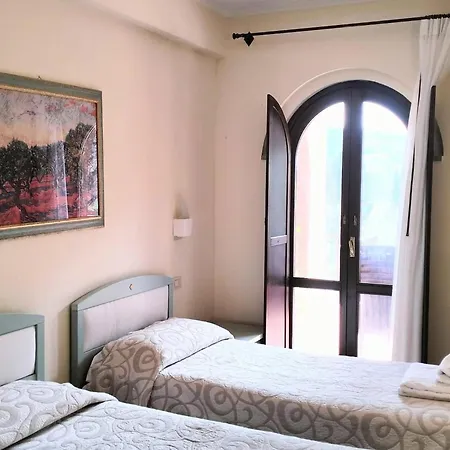 Сasa de vacaciones Near With Pool Asís