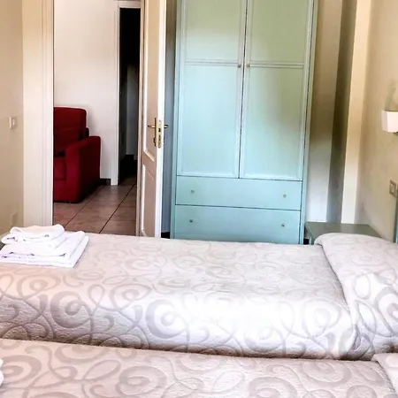 Near With Pool 펜션 아시시