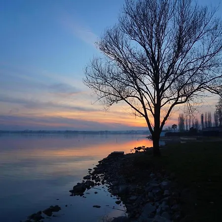 펜션 Near With Pool